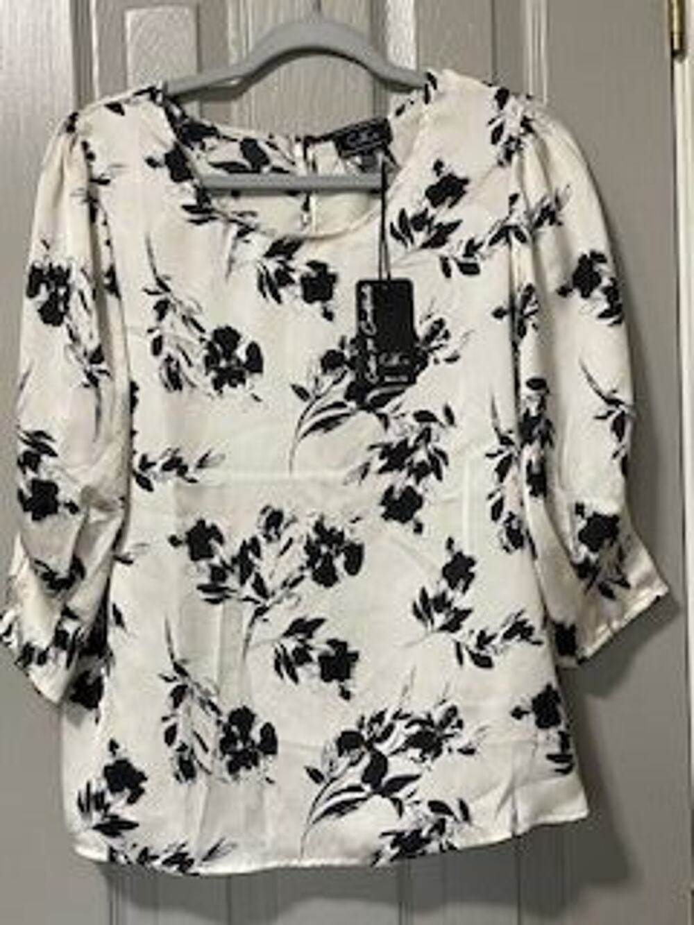 #T468 NWT CoTilCo polyester white/black floral blouse 3/4 sleeves size large